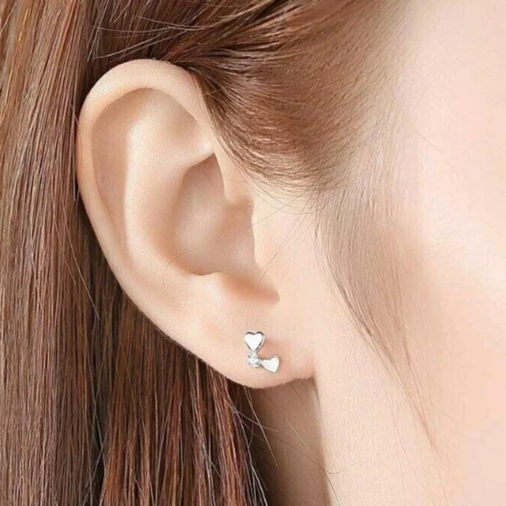 Beautiful 925 Silver Sim. Diamond Studs